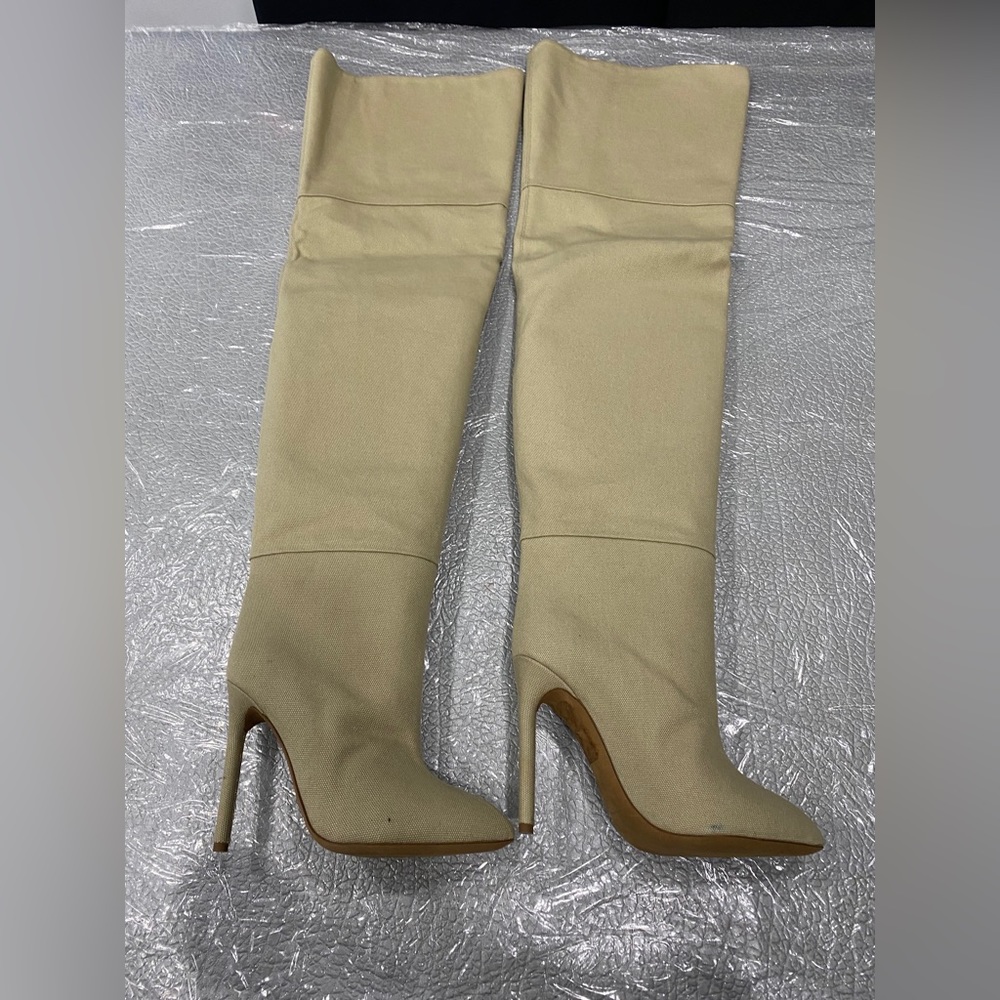 COPY - Season 4 yeezy boots KWE3027.053
Limestone size 40